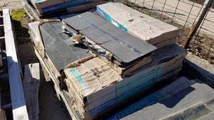 lot 6 image: 18 Bundles Certainteed Landmark Colonial Slate Shingles  2 Packs of Ridge