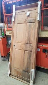 lot 368 image: Interior Door w Casing - Water Damage