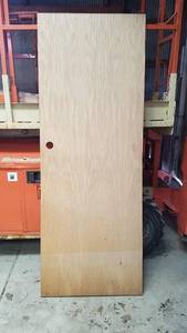 lot 373 image: Hollow Core Interior Door w Lockset Hole