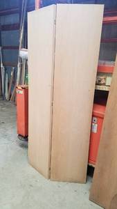 lot 390 image: 2-Door Bi-Fold Door