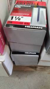lot 424 image: 4 LBS Palsterboard Nails