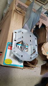 lot 599 image: Simpson Strong Tie LSU26Z Hangers