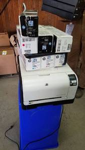 lot 304 image: HP CP1524nw Color Laser Printer w Extra Toner