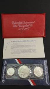 lot 32 image: United States Mint Bicentennial Silver Uncirculated Set 3 Coins