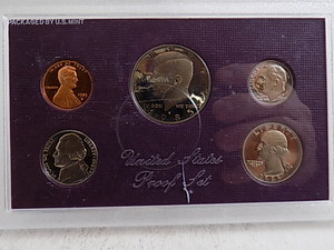 lot 94 image: 1985 United States Proof Set 5 Coins