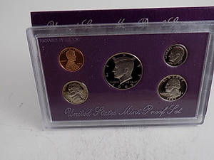 lot 98 image: 1993 United States Proof Set 5 Coins