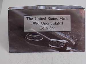 lot 106 image: 1996 US Mint Uncirculated 12 Coin Set