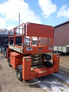 lot 2 image: 2005 JLG 260MRT 26 All Terrain Scissor Lift