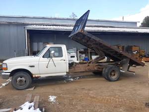 lot 1 image: 1997 Ford F350 1 Ton Flatbed Truck w Dump