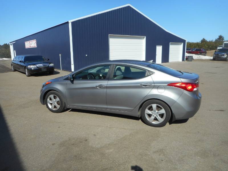 lot 4 image: 2012 Hyundai Elantra
