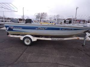 1992 Chrestliner V170 Viking Boat with Mariner 75 HP Motor