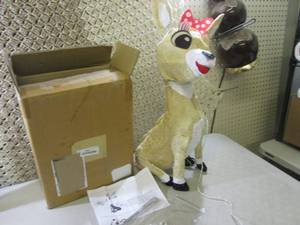 lot 18 image: Light-Up Deer Figure Approx 25 Tal...