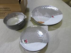 lot 28 image: Melange Melamine Santa Comes Home P...