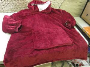 lot 67 image: Bonzy Home Lined Fleece Pullover wi...