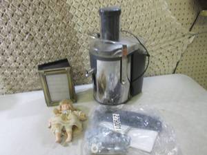 lot 98 image: Juicer and Misc  RM5...