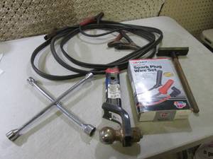 lot 124 image: Receiver Hitch, Jumper Cables, Spar...