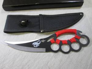 lot 212 image: 10 Fantasy Master Knuckle Knife wi...