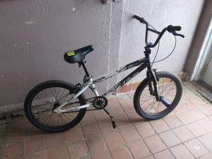 lot 215 image: 20 Kent Ambush FS20 Bicycle  Looks...