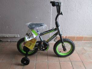 lot 216 image: 12 Huffy Rock-It Bicycle with Trai...
