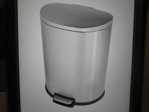 lot 247 image: HDK 13 Gallon Stainless Steel Step-...