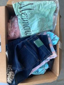lot 10 image: Womens Clothing Lot- Size Medium 50 items