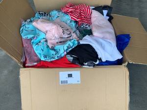 lot 11 image: Womens Clothing Lot- Size Large 40 Items