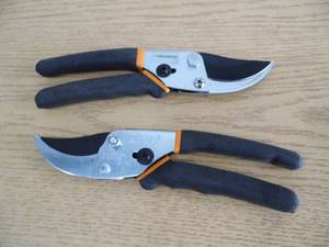 Lot of 2 Pair Fiskars