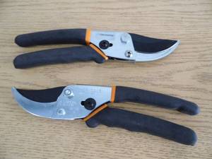 Lot of 2 Pair Fiskars
