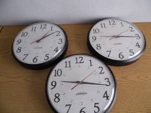 Lot of 3 Clocks