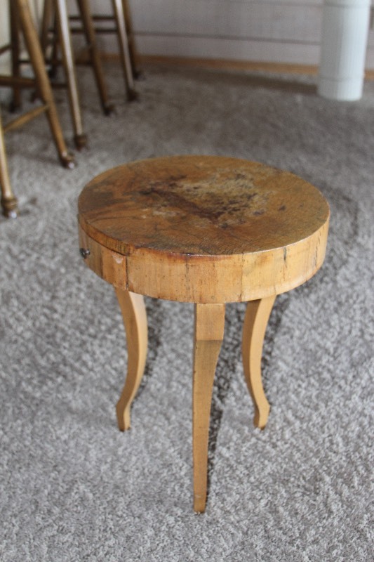 Vintage Antique Live Edge Style Root Walnut Wood Wooden Small Round 3 Legged Side Table With Drawer Short Quick Sale Fantastic Estate Auction Baker Kindel Dixie Heritage Vintage Furniture