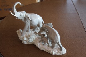 lot 2 image: Retired Lladro Elephants  Elephant Family Collectible Porcelain Art Sculpture