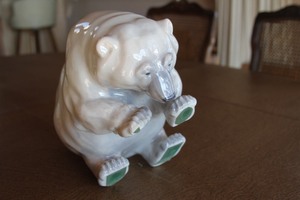 lot 4 image: Royal Copenhagen 4753 Large Ceramic  Porcelain Collectible Polar Bear Animal Figure  Sculpture