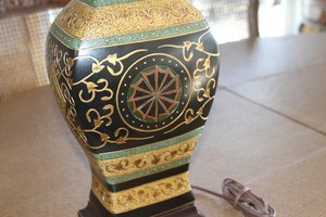 lot 12 image: Hand Painted Decorative Art Table Lamp
