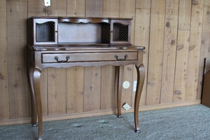lot 31 image: Vintage Small Writing Desk & Antique Chair