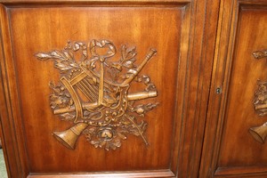 lot 35 image: Heritage Furniture Vintage Two Door Wood  Wooden Buffet with Key