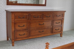 lot 40 image: Vintage Traditional Dixie Furniture 10-Drawer Triple Dresser & Mirror - Matches Items 38 & 39