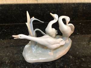 lot 61 image: Lladro Porcelain Geese and Milk Maiden w Cat Figurine Collectibles