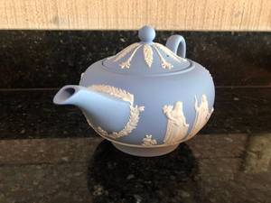 lot 64 image: Unique Vintage Wedgwood & Japanese Artwork & Miscellaneous Collectibles