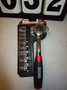 lot 32 image: Craftsman 10 pc Socket Wrench Set