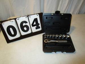 lot 64 image: Craftsman 10 pc Socket Wrench Set - SAE