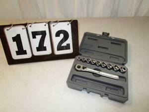 lot 172 image: Craftsman 10 pc  Socket Wrench Set - Metric