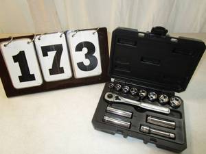 lot 173 image: Craftsman 13 pc Socket Wrench Set - SAE