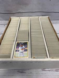Hundreds of 1990 Bowman Baseball Cards (stars included)