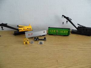 lot 64 image: Train Cars - Semi