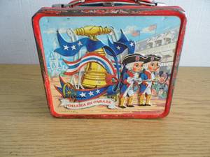lot 71 image: Lunchbox - Disney America on Parade