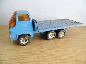 lot 75 image: Tonka Flatbed Tow Truck