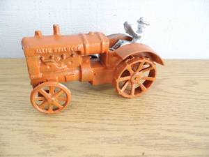 lot 93 image: cast Iron Tractor Allis Chalmers