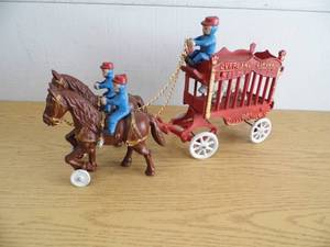 lot 94 image: Cast Iron Overland Circus