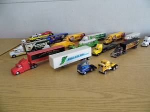 lot 99 image: Lot of Semi Trucks