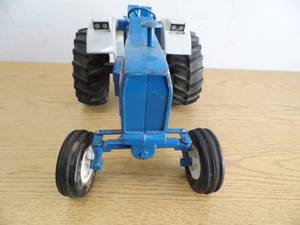lot 100 image: Ford 8600 Tractor